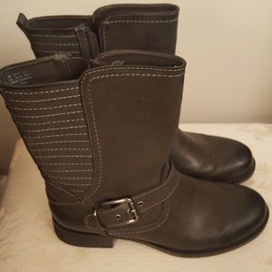 Fergalicious Charcoal Grey Size 9 1/2M Womens